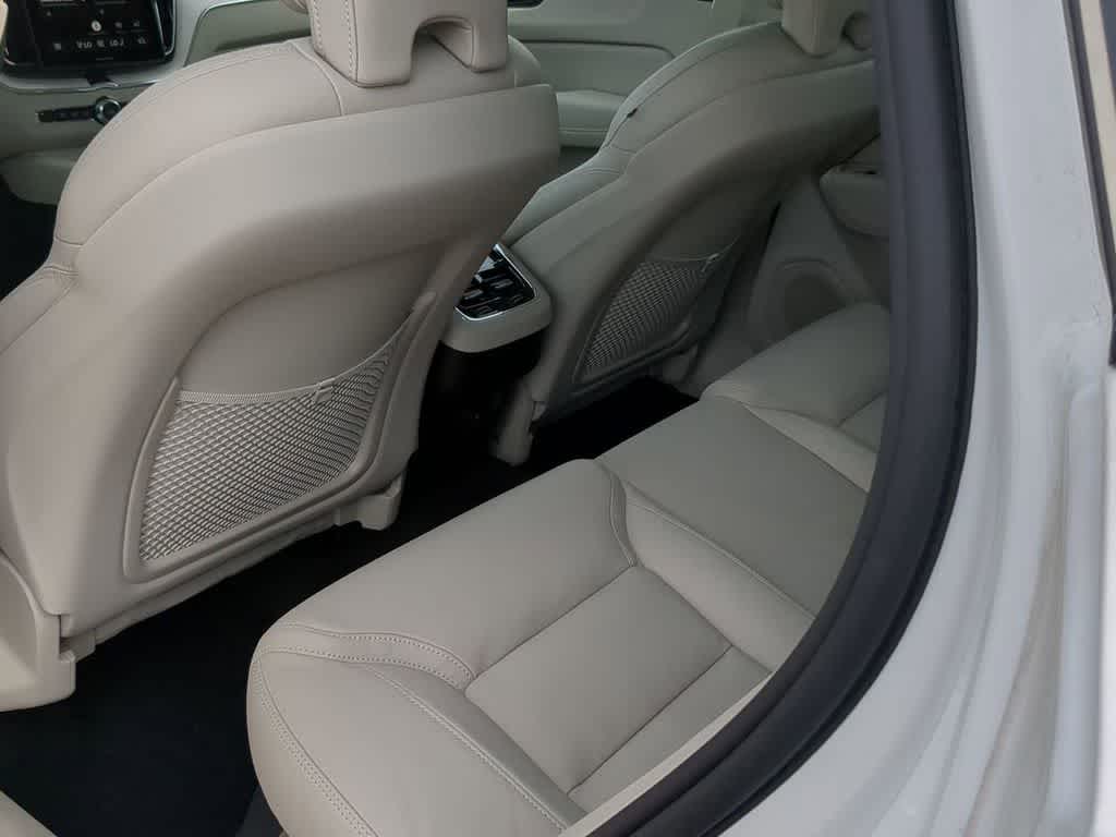 Thumbnail: 2026 Volvo XC60 - 17