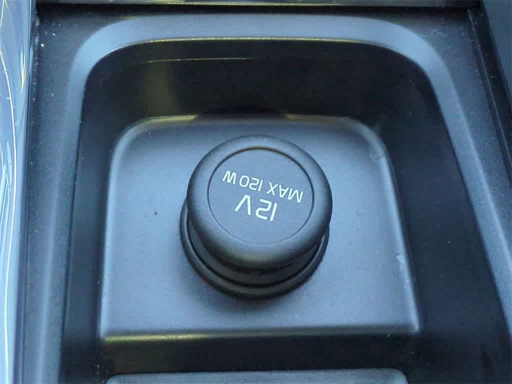 Thumbnail: 2024 Volvo XC60 - 32