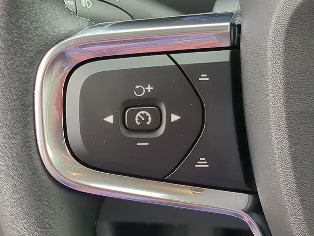 Thumbnail: 2026 Volvo XC40 - 22