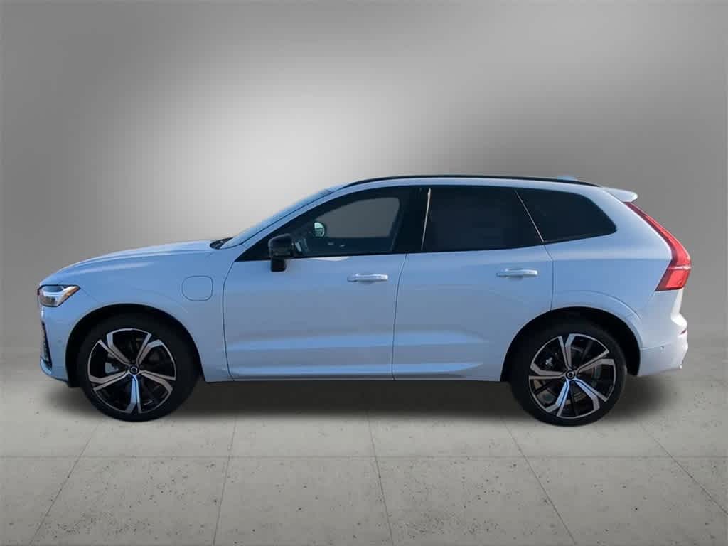 2025 Volvo XC60 Hybrid T8 photo 3