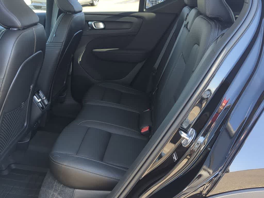 Thumbnail: 2026 Volvo XC40 - 18