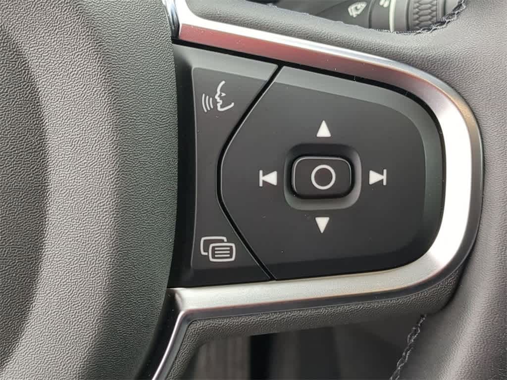 Thumbnail: 2025 Volvo XC60 - 23