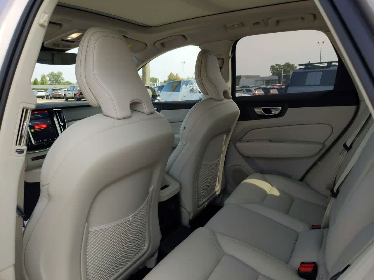 Thumbnail: 2025 Volvo XC60 - 15