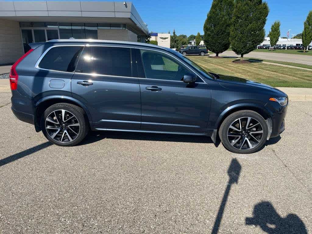 2022 Volvo XC90 T6 AWD Momentum photo 4