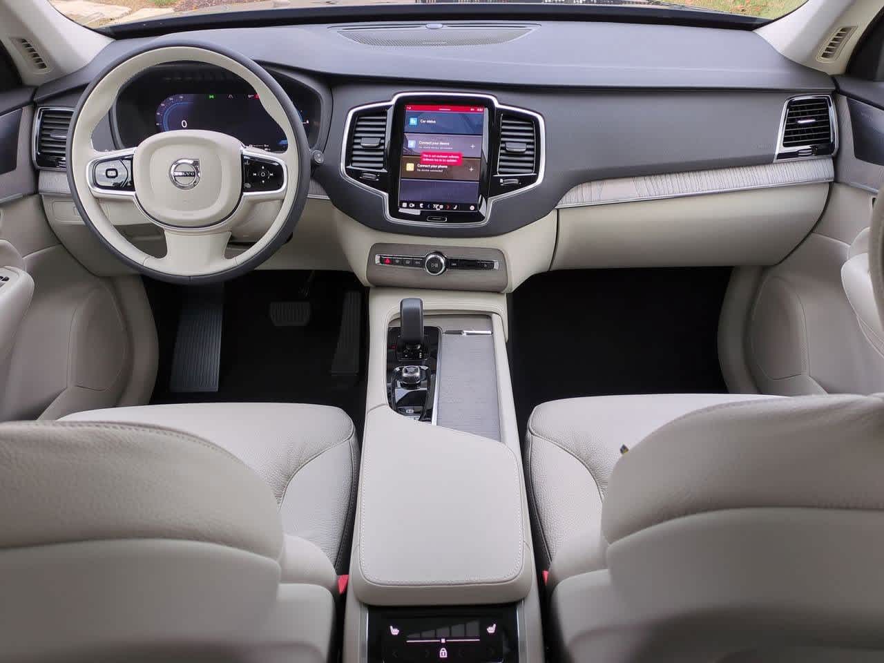 2025 Volvo XC90 T8 Plus 14