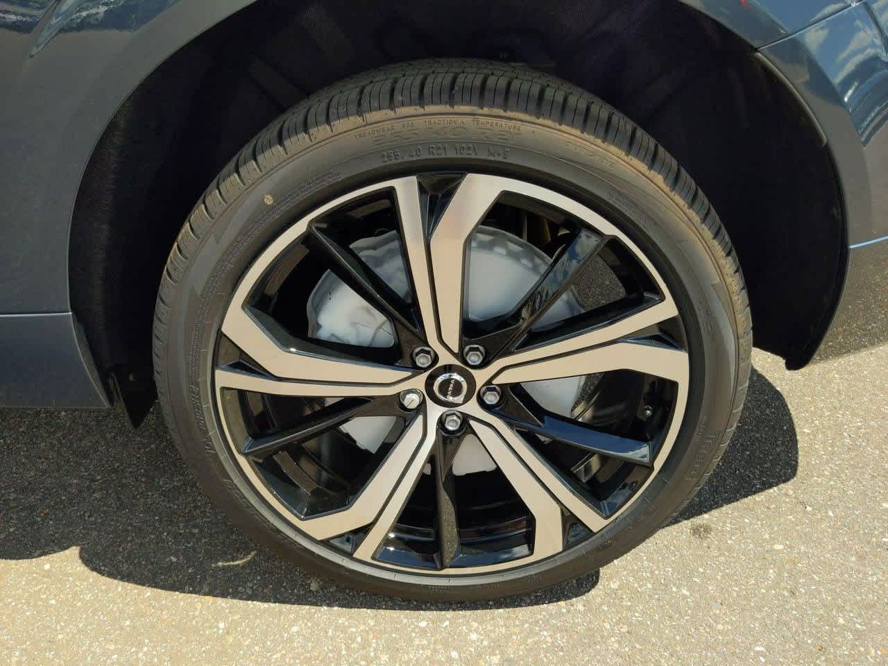 Thumbnail: 2025 Volvo XC60 - 12