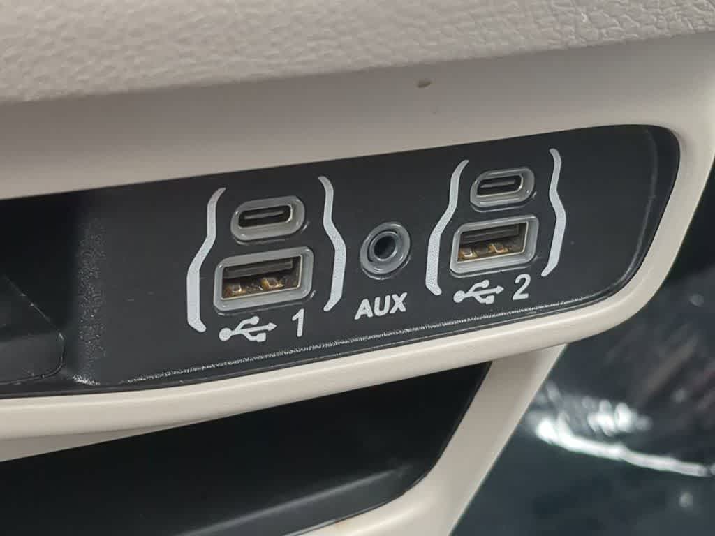 Thumbnail: 2024 Chrysler Pacifica - 28