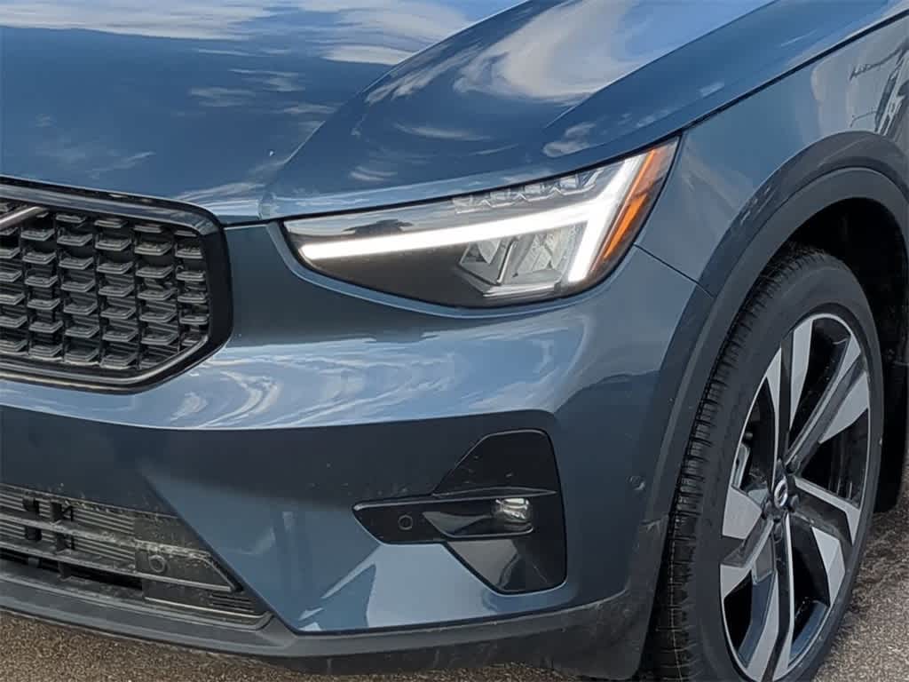 Thumbnail: 2026 Volvo XC40 - 10