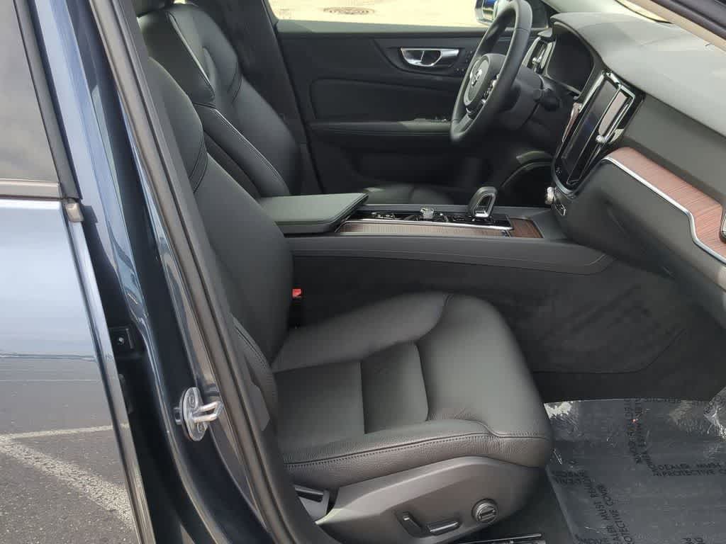 Thumbnail: 2023 Volvo S60 - 20