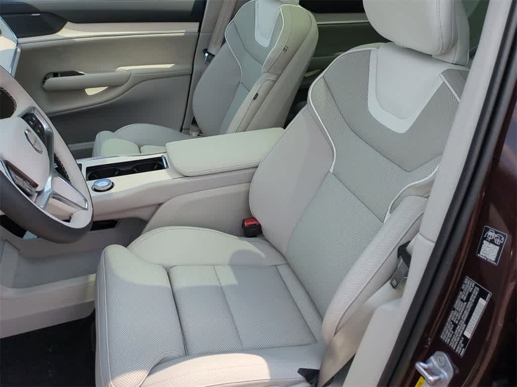 Thumbnail: 2025 Volvo EX90 - 15