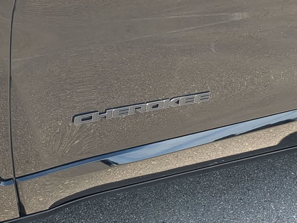 Thumbnail: 2019 Jeep Cherokee - 12