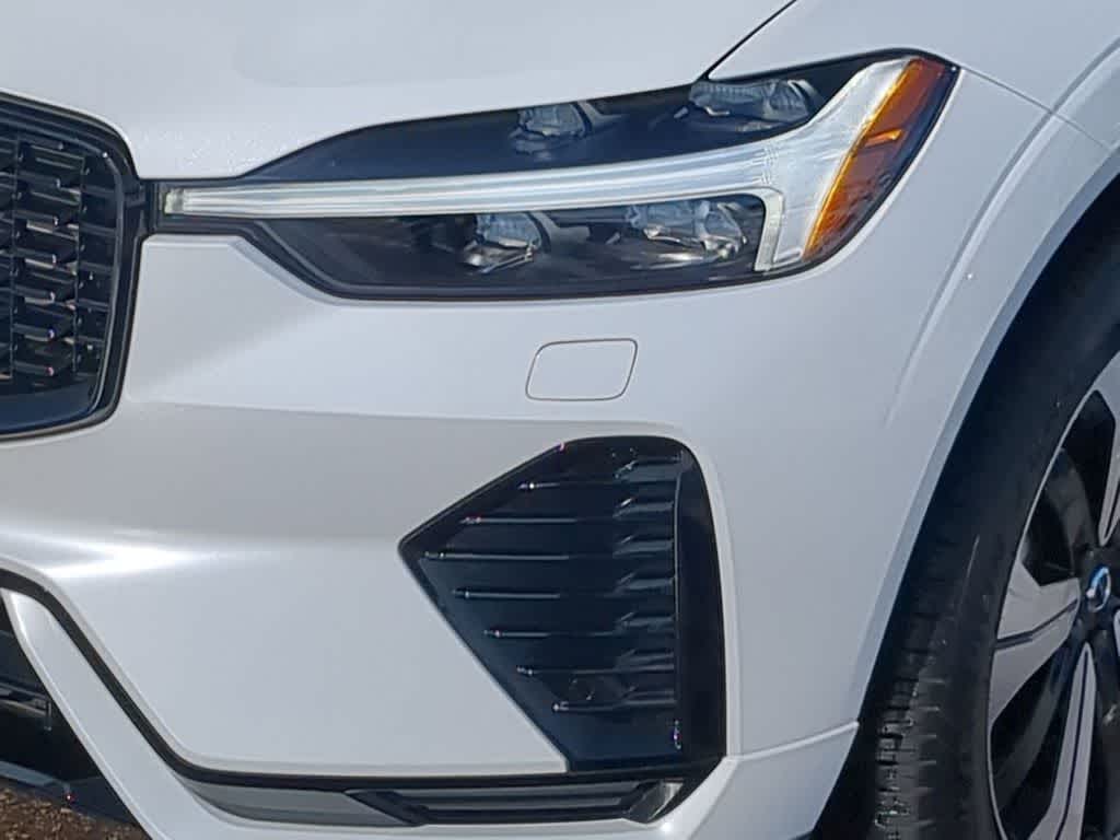 Thumbnail: 2025 Volvo XC60 - 10