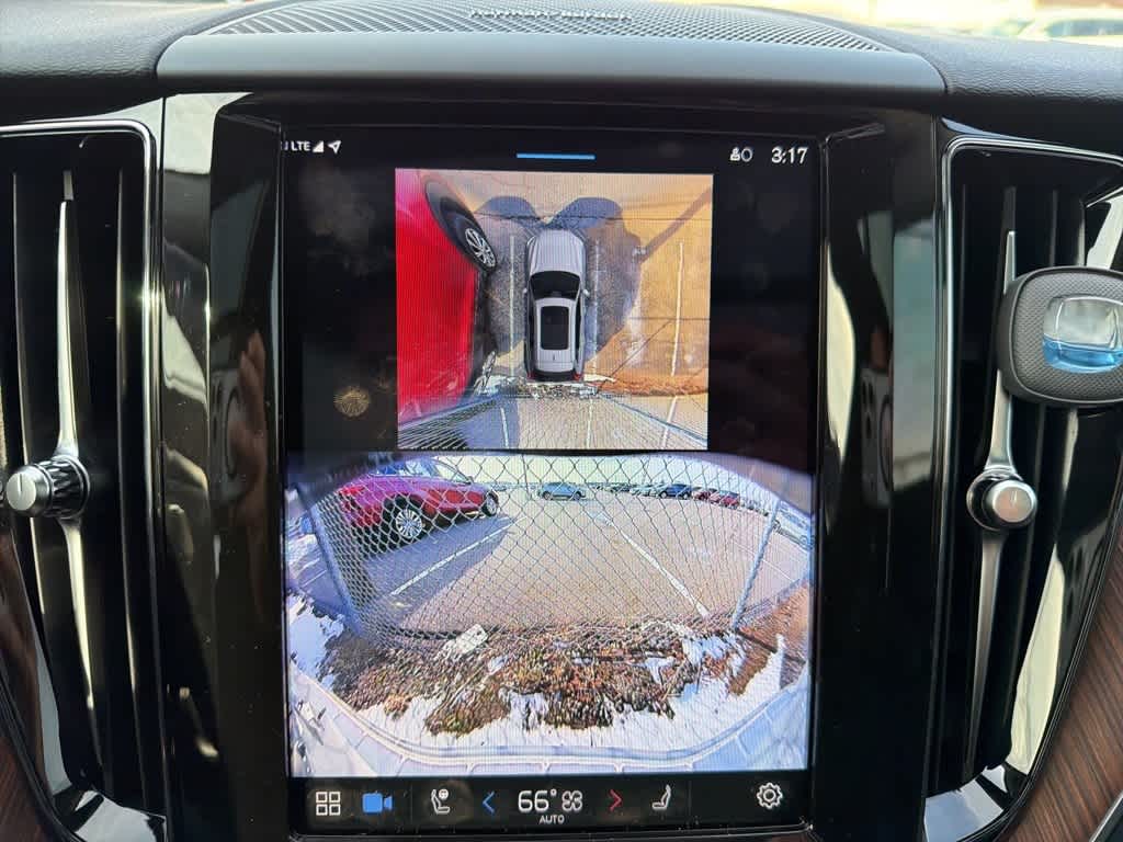 Thumbnail: 2024 Volvo XC60 - 21