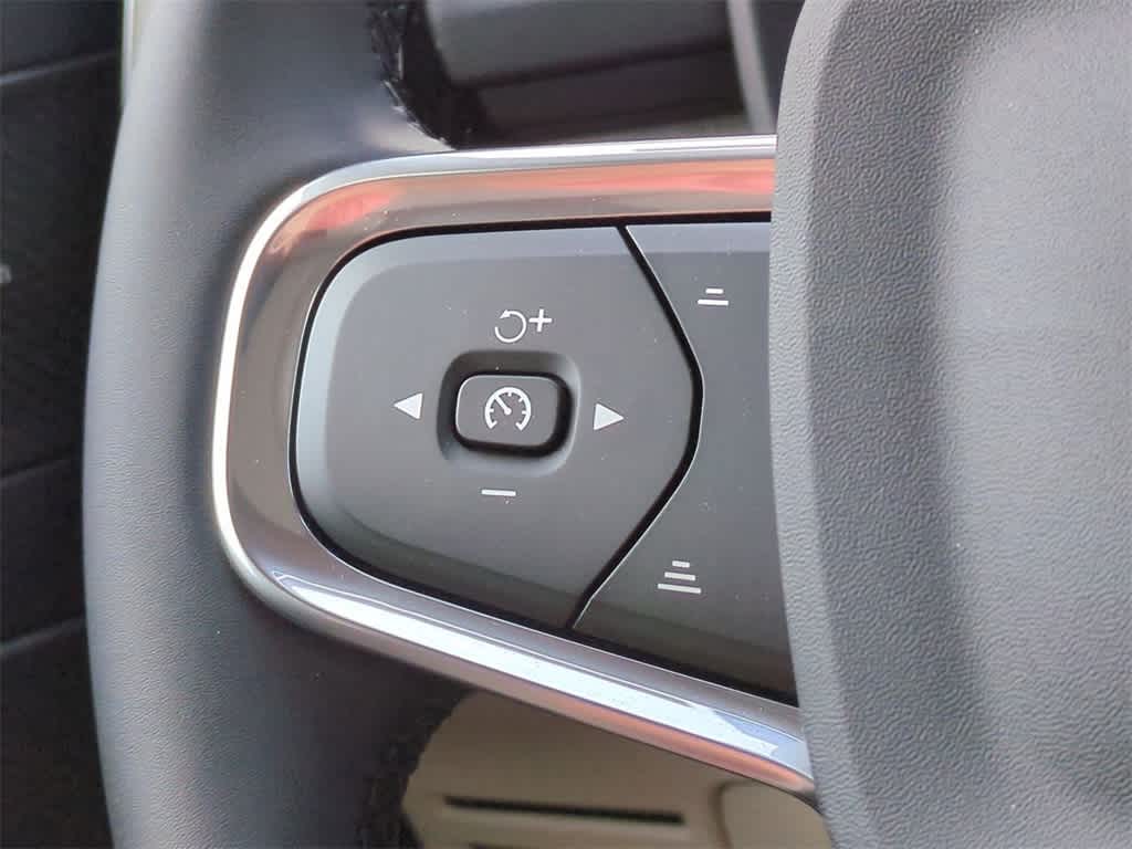 Thumbnail: 2026 Volvo XC40 - 24