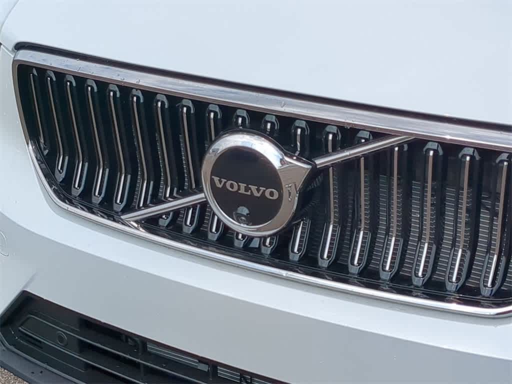 Thumbnail: 2025 Volvo XC40 - 11