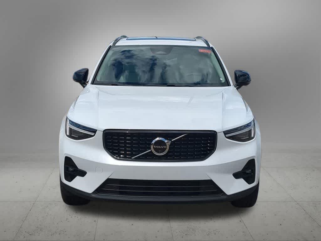 Thumbnail: 2026 Volvo XC40 - 9