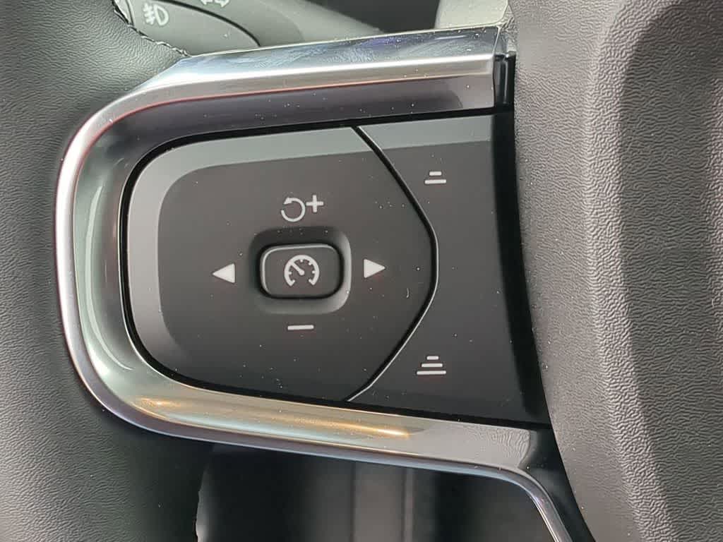 Thumbnail: 2026 Volvo XC40 - 22
