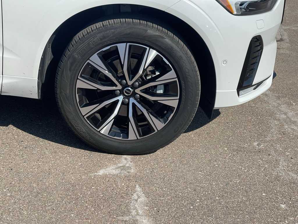 Thumbnail: 2023 Volvo XC60 - 18
