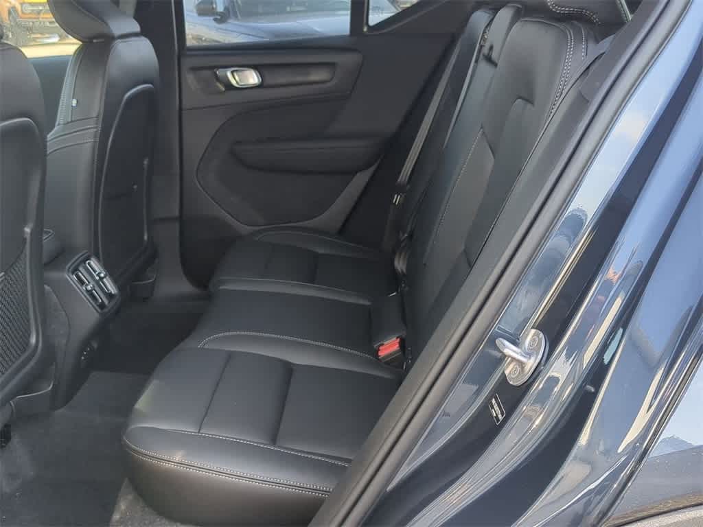 Thumbnail: 2026 Volvo XC40 - 18