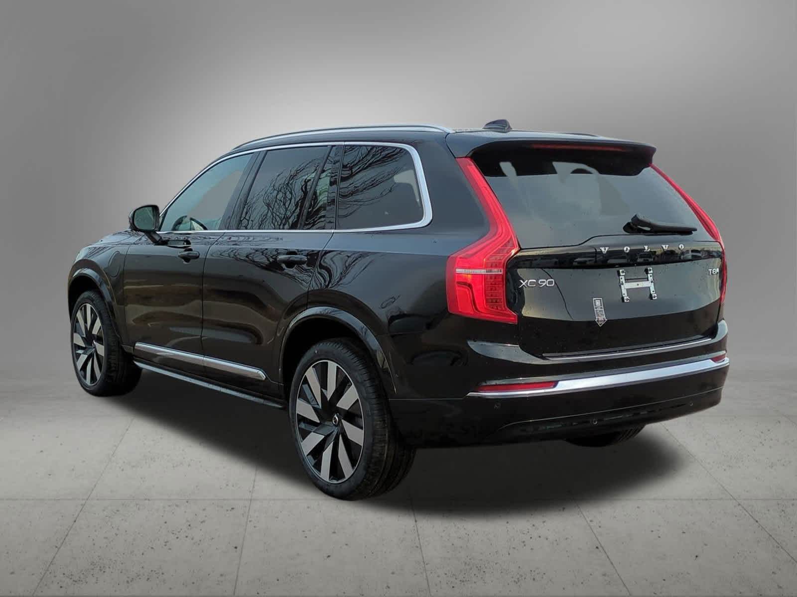 2025 Volvo XC90 T8 Plus 4