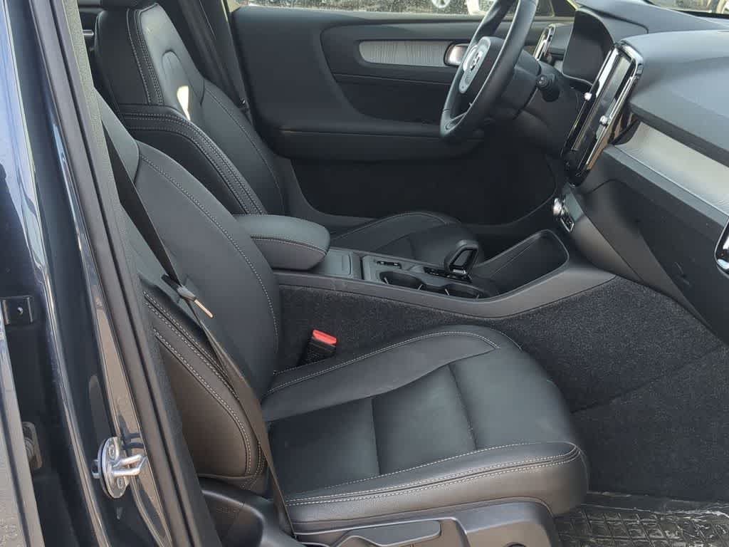 Thumbnail: 2026 Volvo XC40 - 20