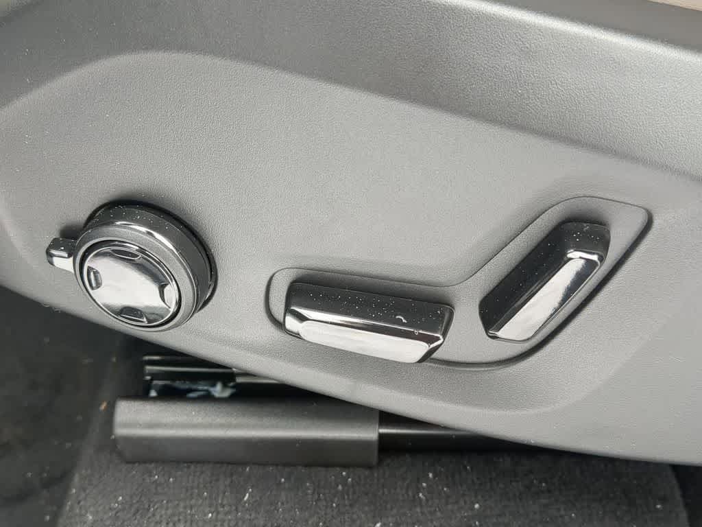 Thumbnail: 2026 Volvo XC90 - 16