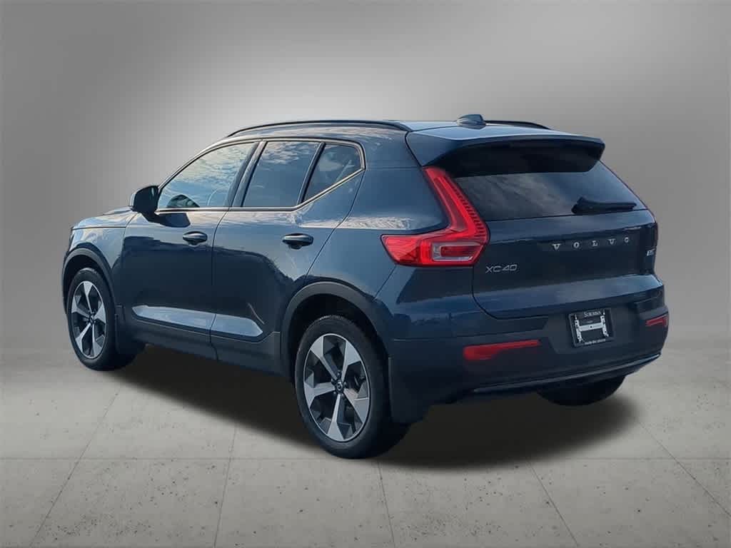 Thumbnail: 2026 Volvo XC40 - 4