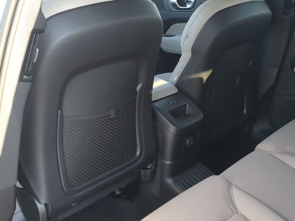 Thumbnail: 2026 Volvo XC60 - 17