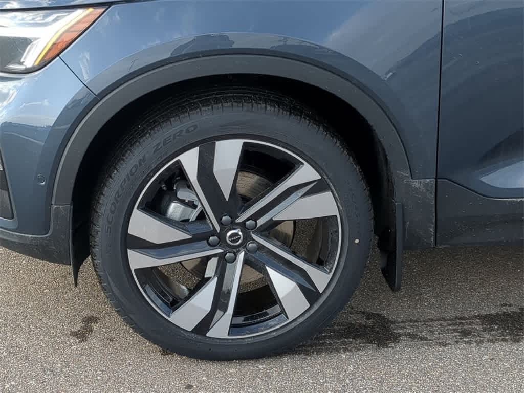 Thumbnail: 2026 Volvo XC40 - 13