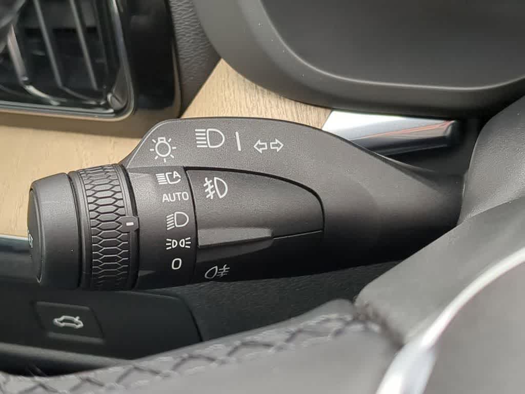 Thumbnail: 2026 Volvo XC60 - 25