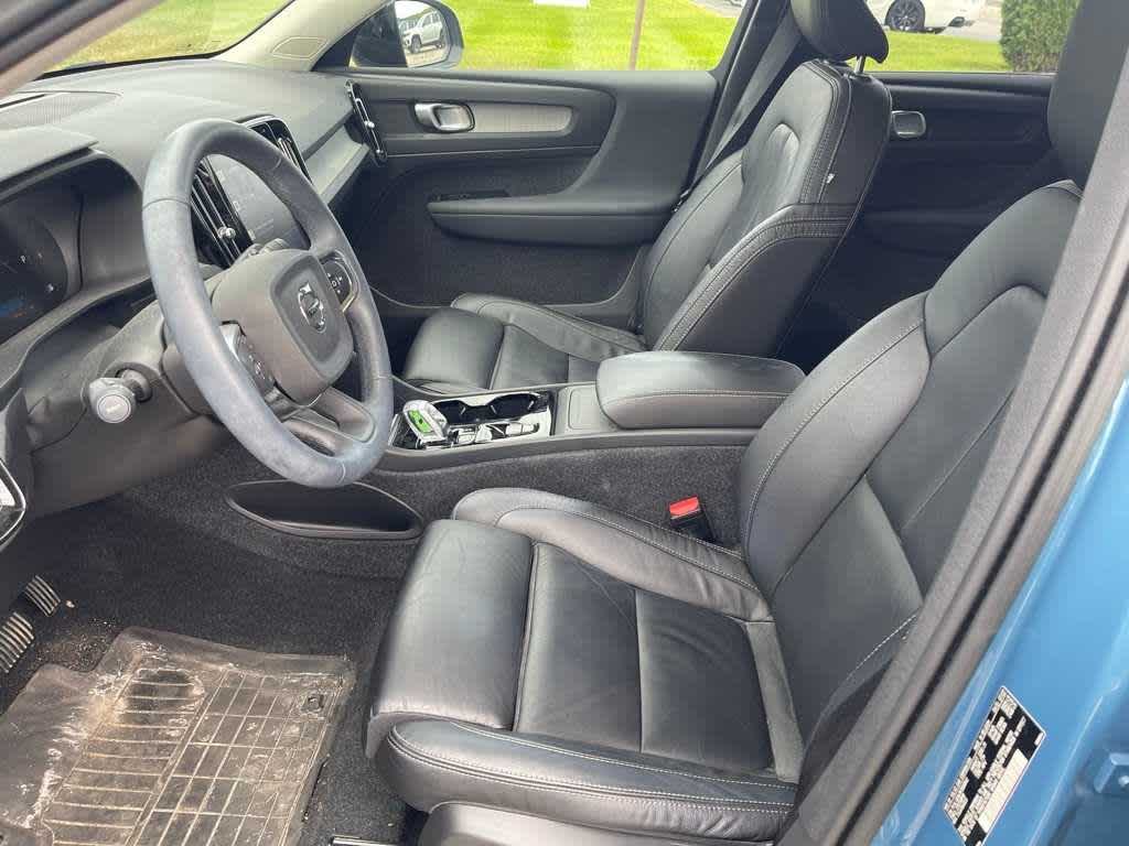 2023 Volvo XC40 AWD Plus photo 3