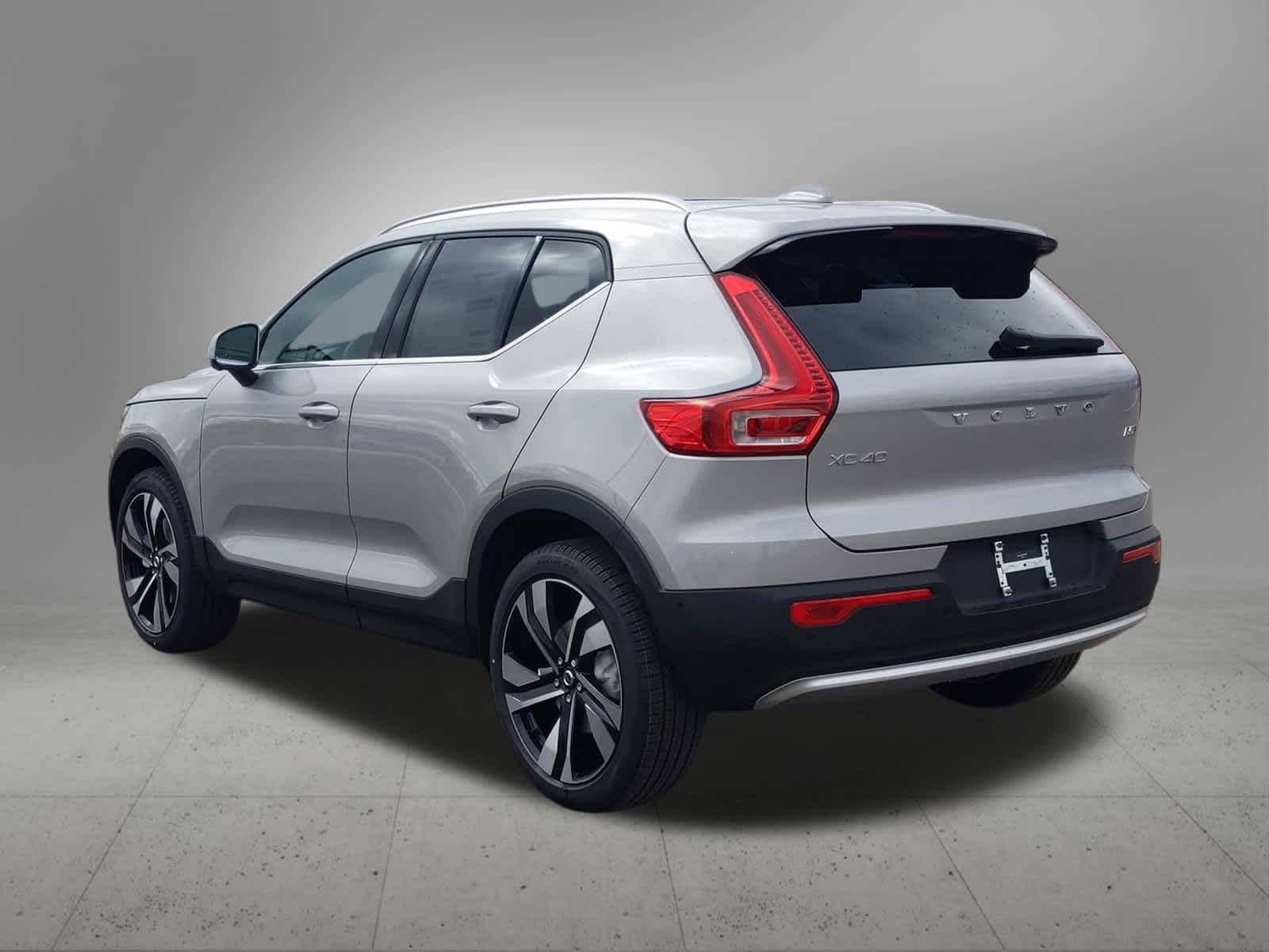 2025 Volvo XC40 B5 Ultimate 4