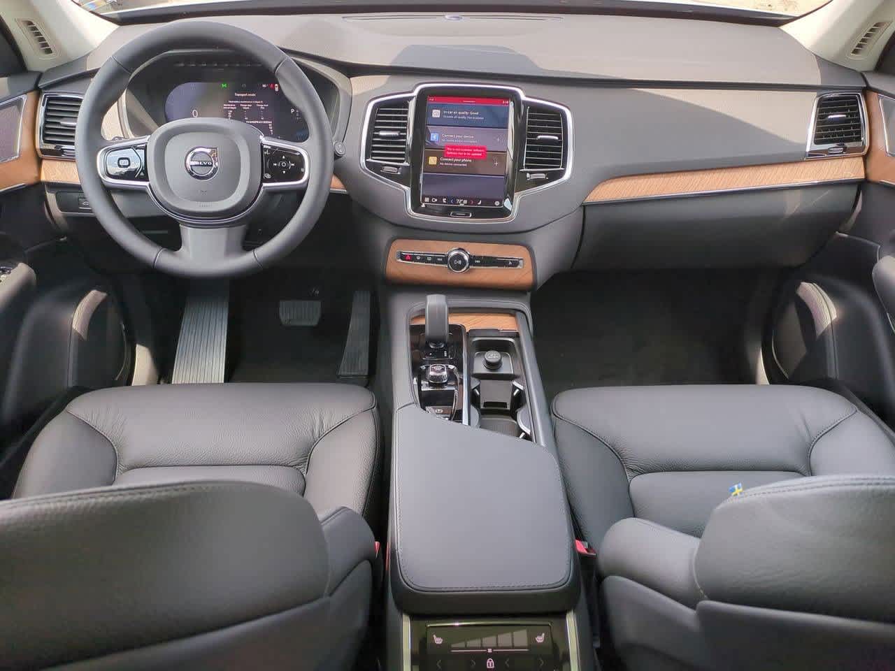 2025 Volvo XC90 T8 Plus 14