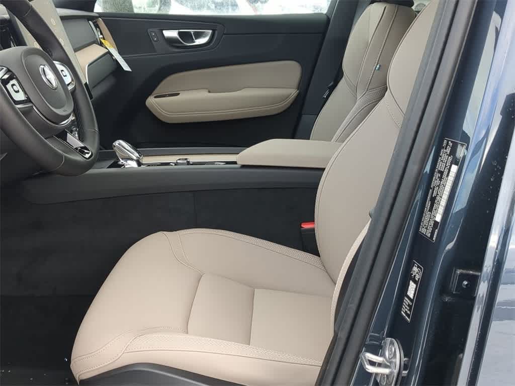 Thumbnail: 2026 Volvo XC60 - 15