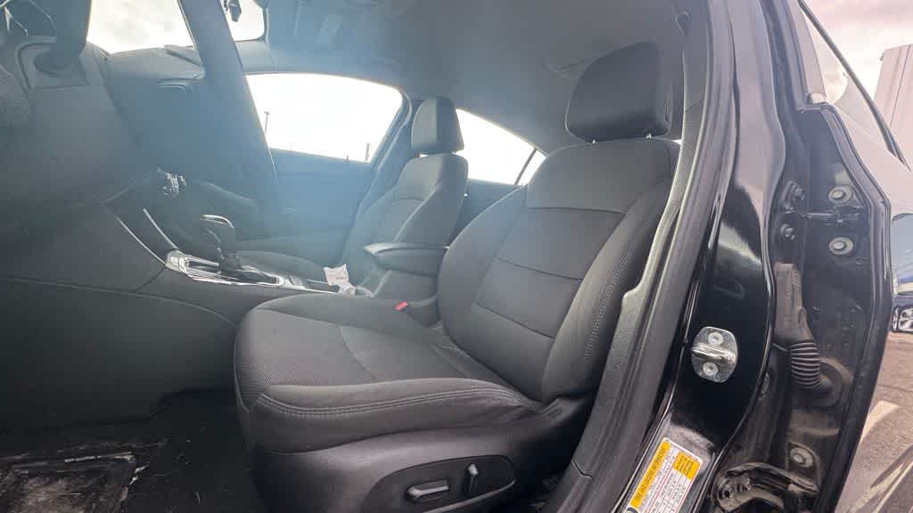 Thumbnail: 2017 Chevrolet Cruze - 15