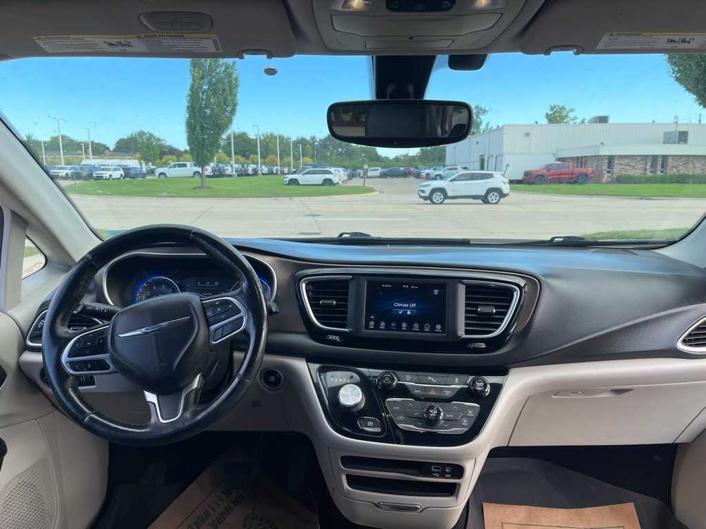 Thumbnail: 2019 Chrysler Pacifica - 13