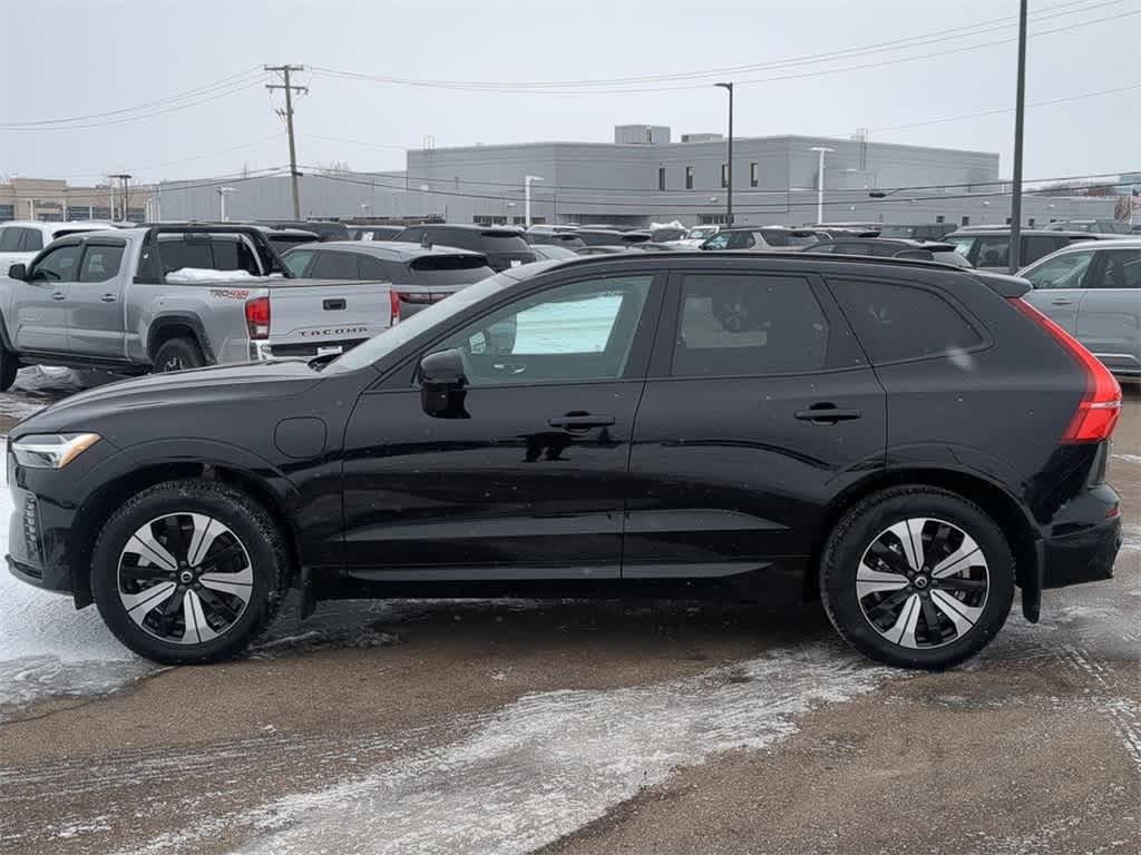 Thumbnail: 2025 Volvo XC60 - 3