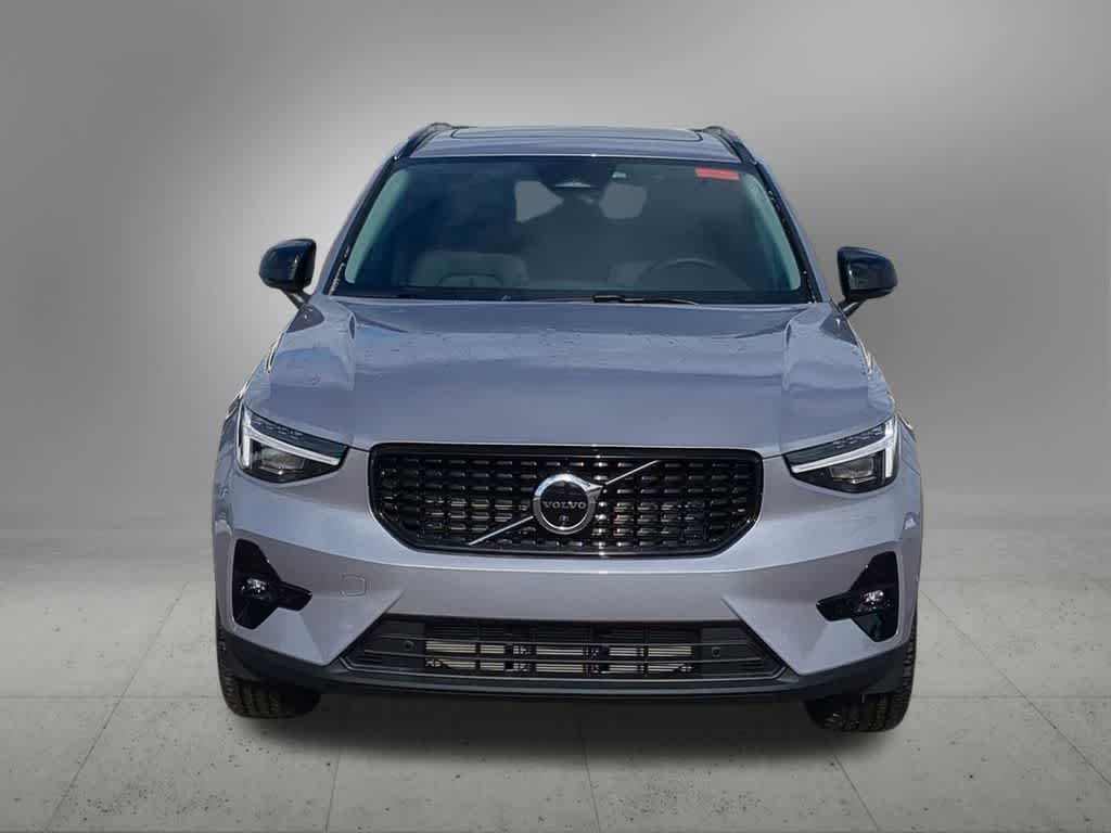 Thumbnail: 2026 Volvo XC40 - 9