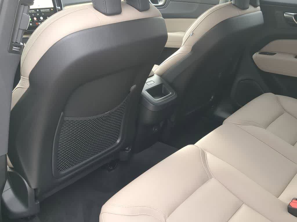 Thumbnail: 2026 Volvo XC60 - 17