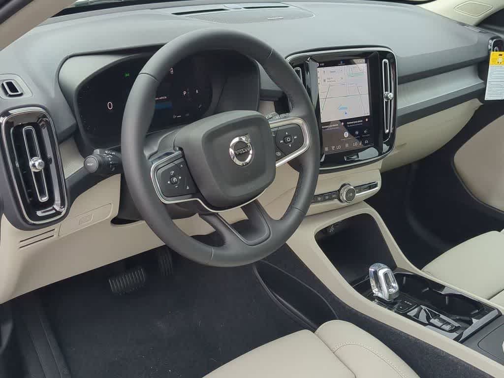 Thumbnail: 2026 Volvo XC40 - 2