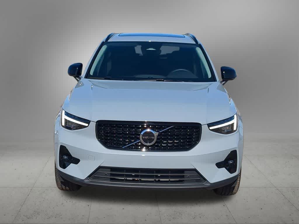 Thumbnail: 2026 Volvo XC40 - 9