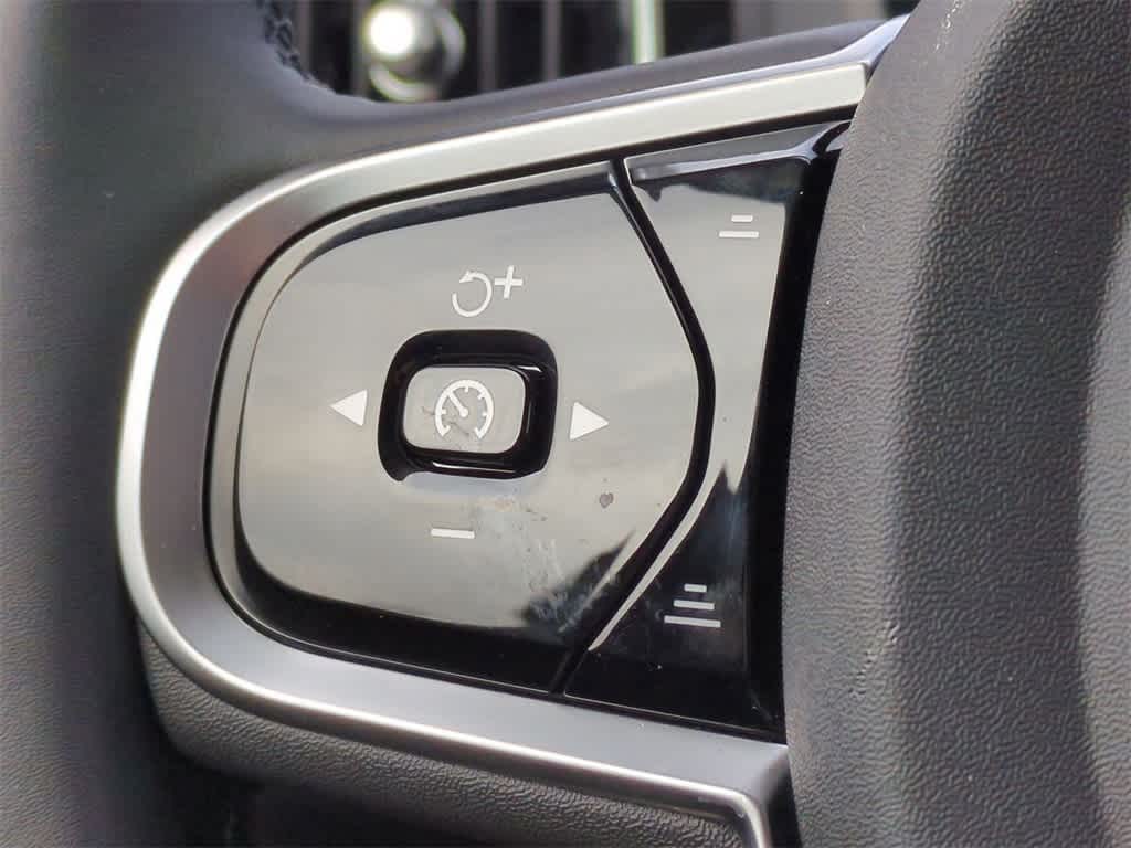 Thumbnail: 2025 Volvo XC60 - 24