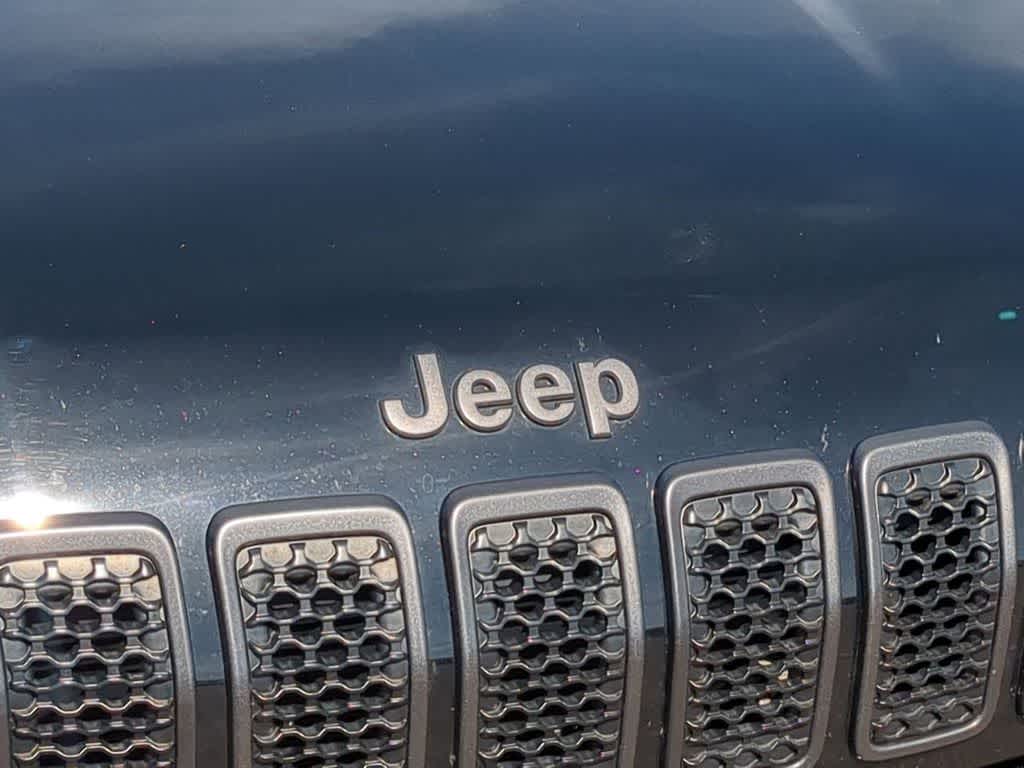 Thumbnail: 2019 Jeep Cherokee - 11
