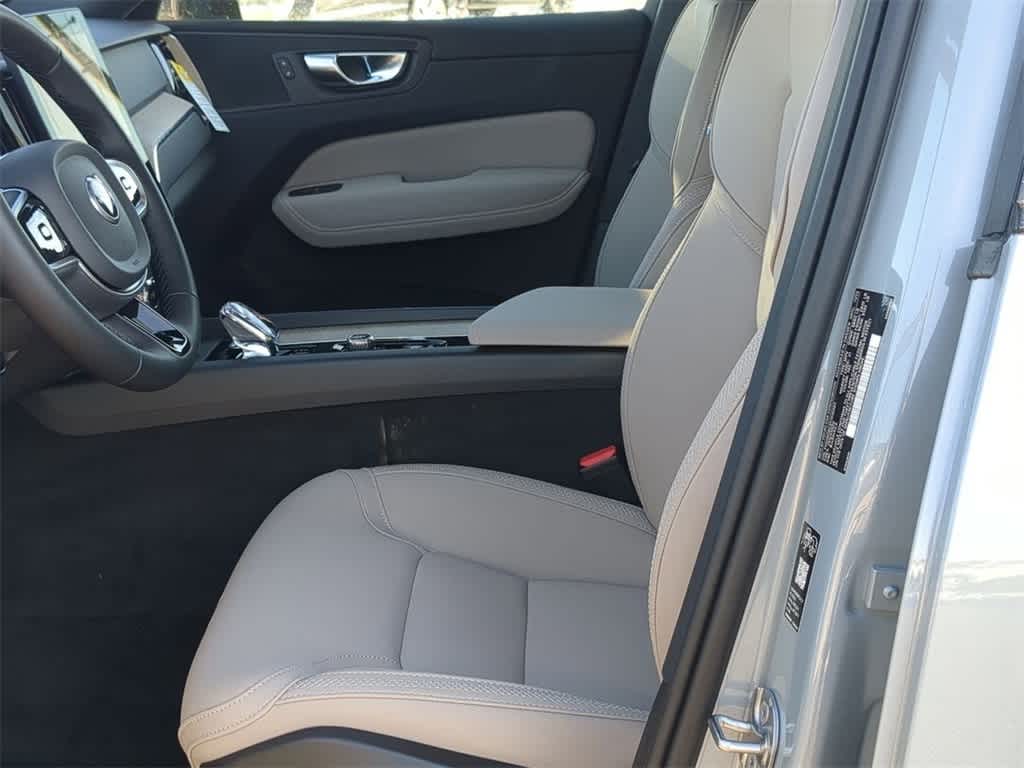 Thumbnail: 2026 Volvo XC60 - 15