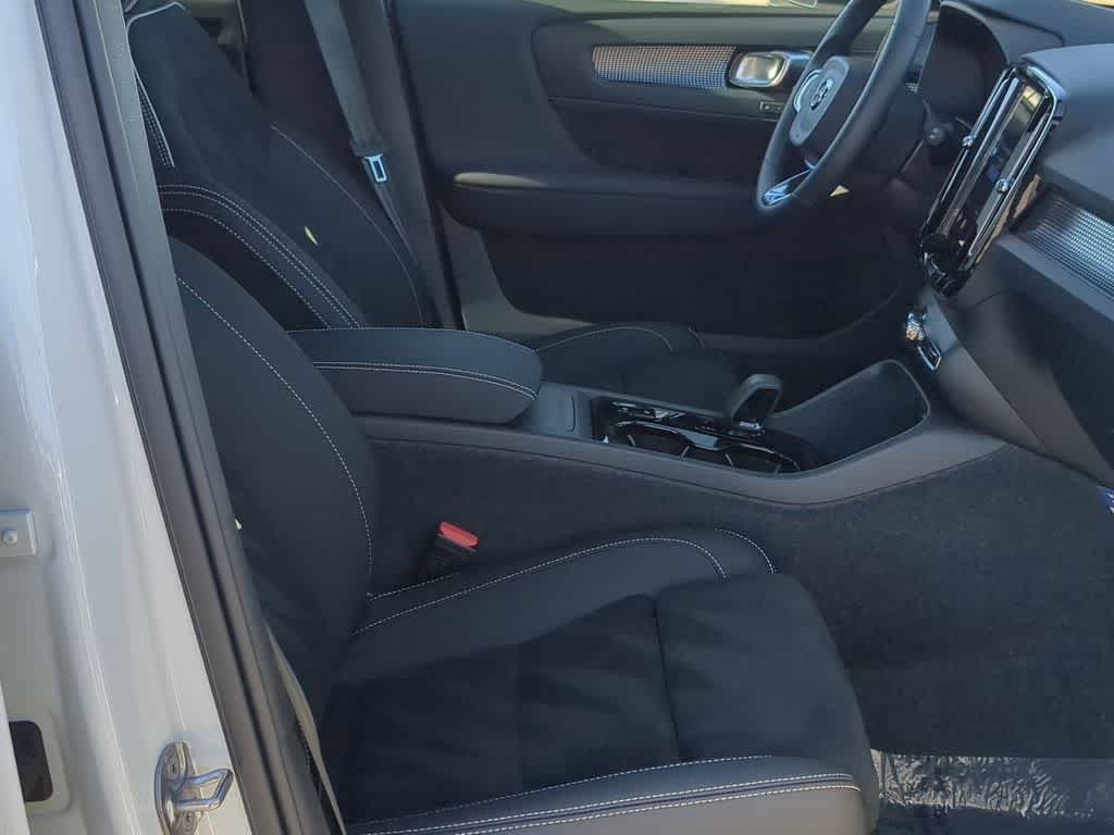 Thumbnail: 2026 Volvo XC40 - 20