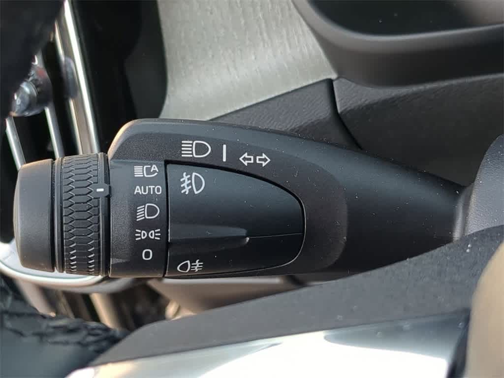 Thumbnail: 2026 Volvo XC40 - 25