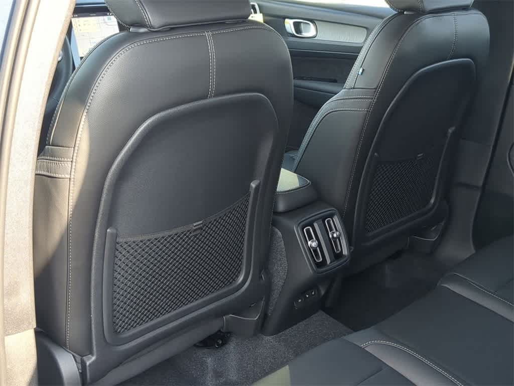 Thumbnail: 2026 Volvo XC40 - 17