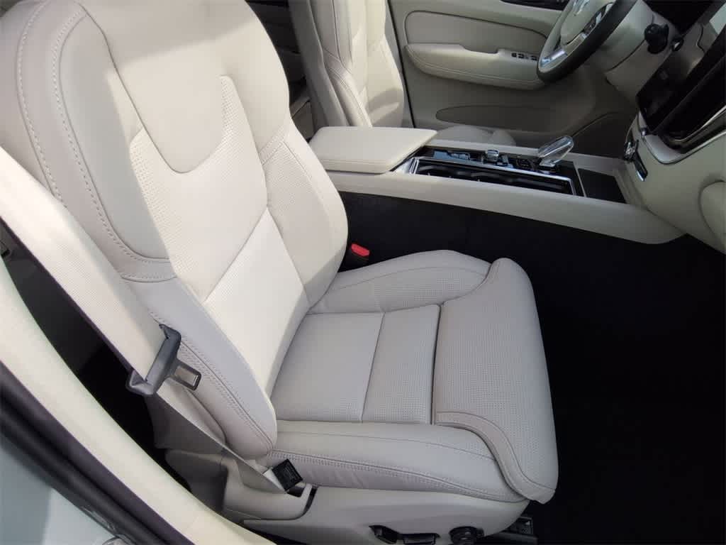 Thumbnail: 2026 Volvo XC60 - 21