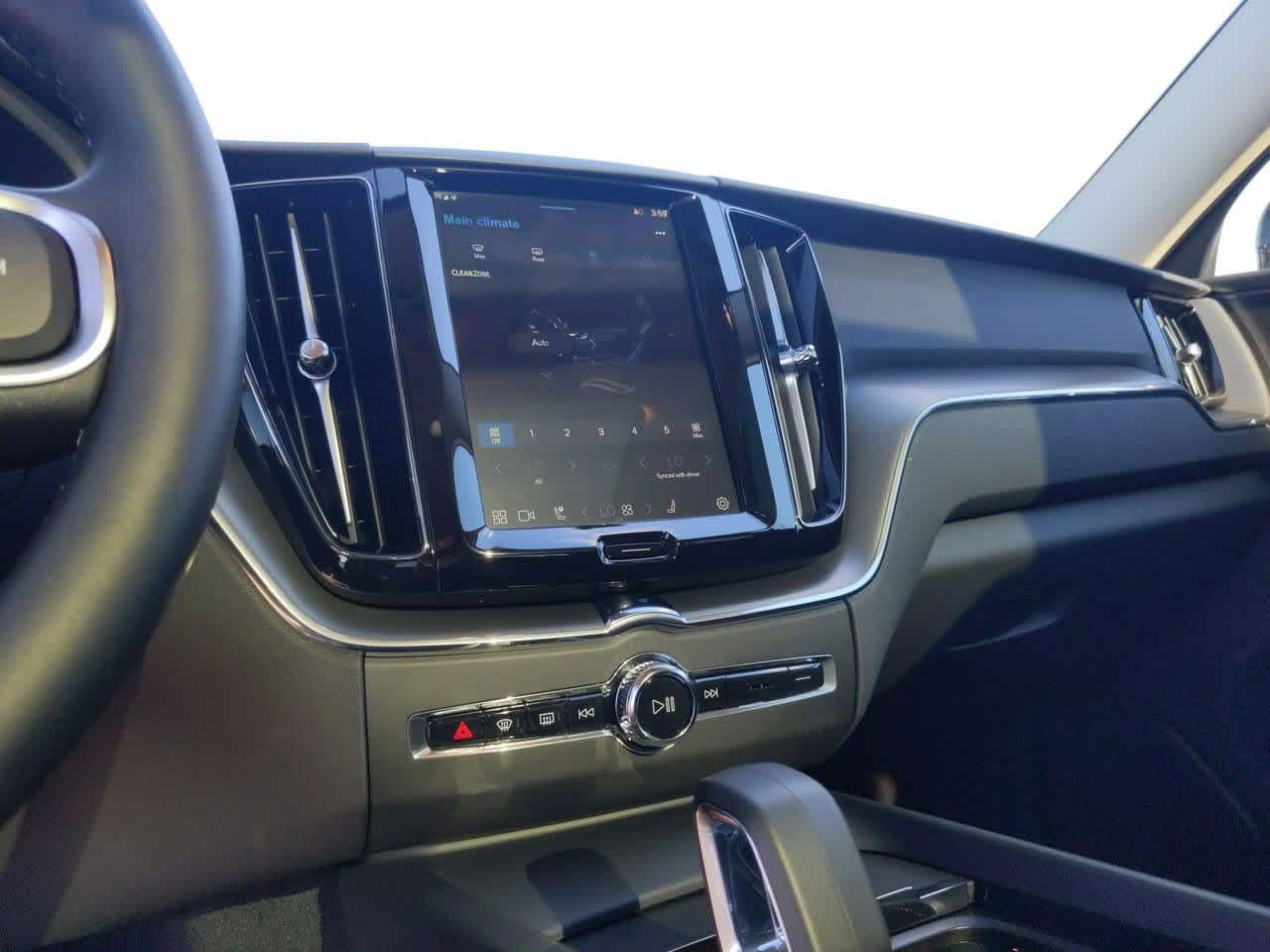Thumbnail: 2025 Volvo XC60 - 21