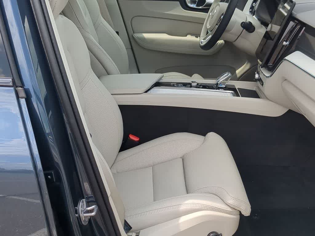 Thumbnail: 2026 Volvo XC60 - 20